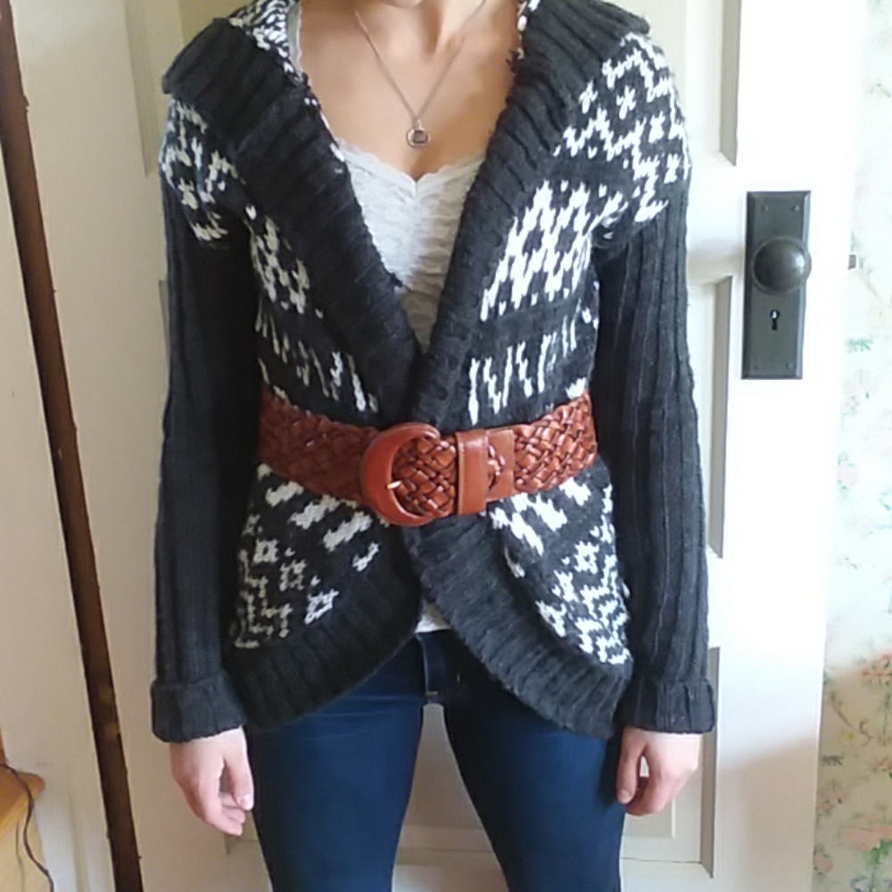 Long sweater with hood - Picture 4 of 5